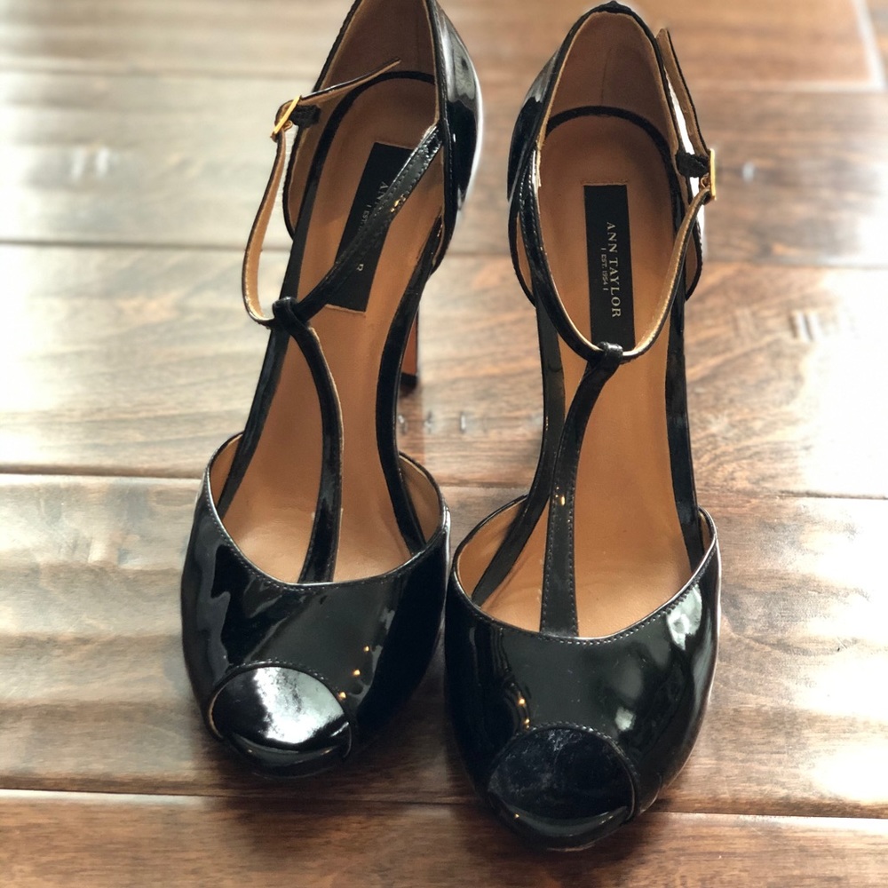 Ann Taylor Open toe sandals